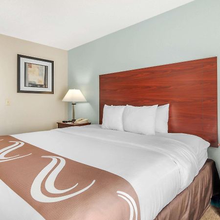 Quality Suites Kansas City International Airport Exterior foto