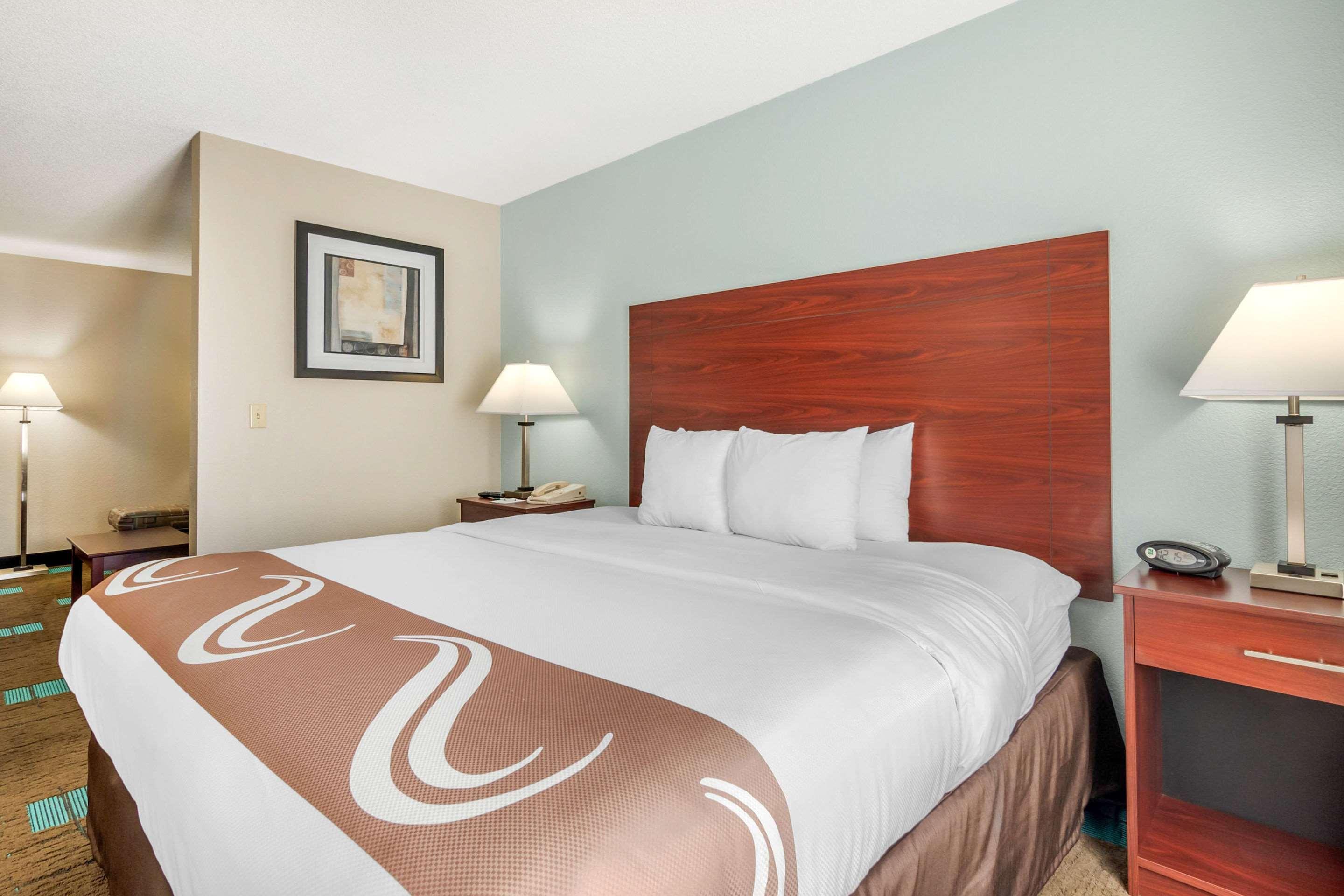 Quality Suites Kansas City International Airport Exterior foto
