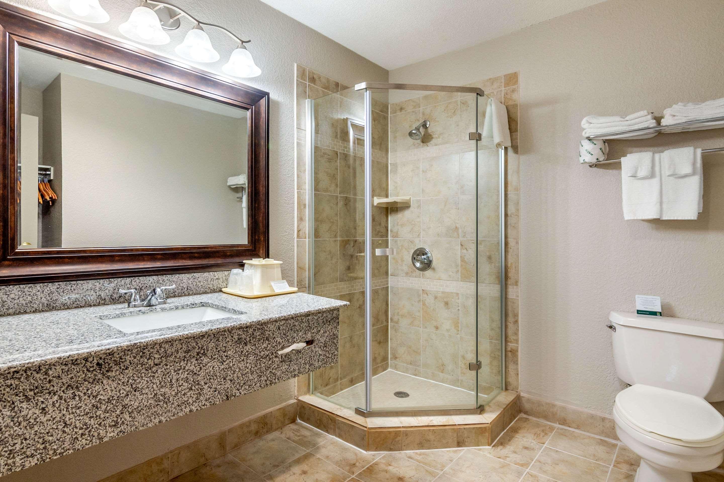 Quality Suites Kansas City International Airport Exterior foto
