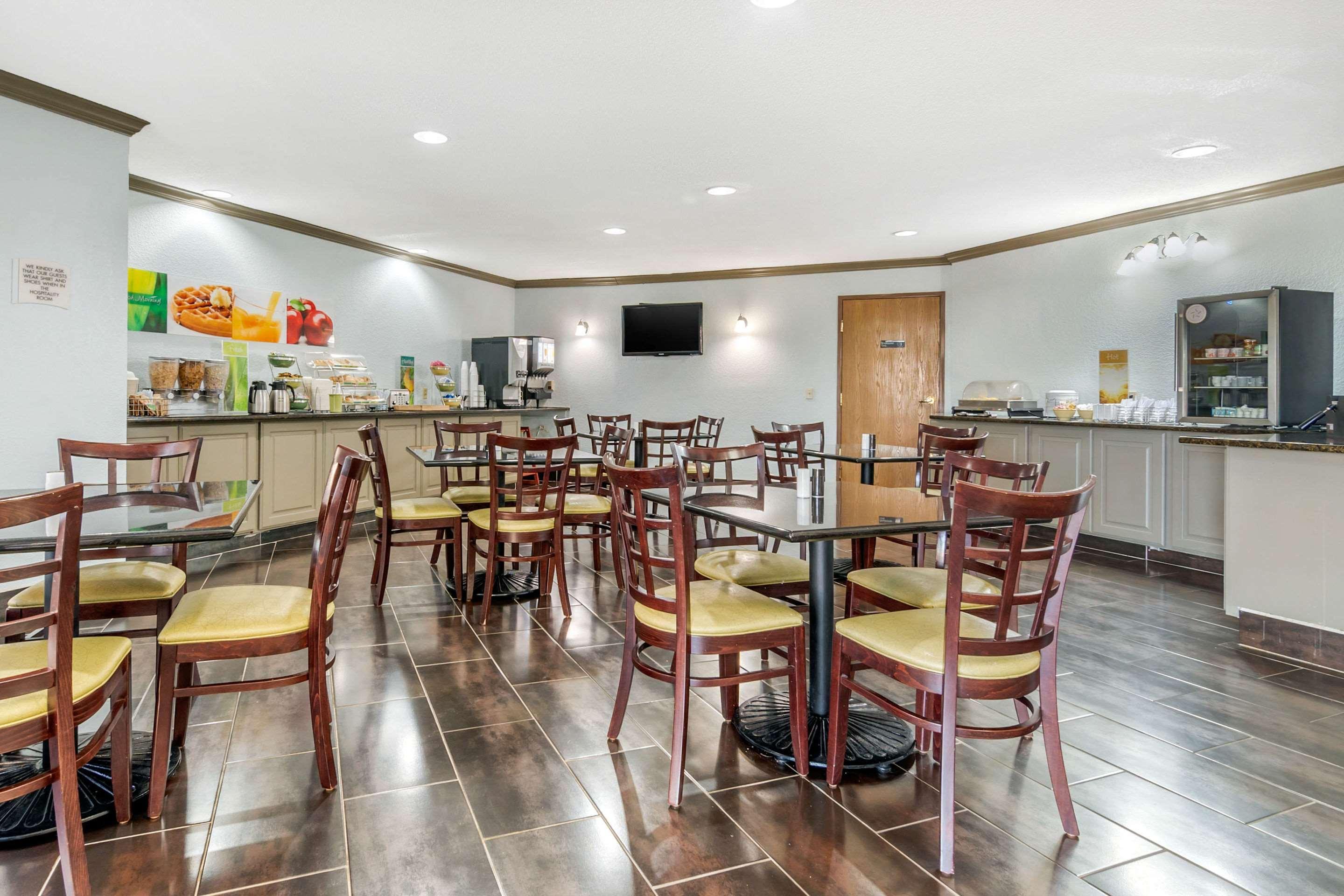 Quality Suites Kansas City International Airport Exterior foto