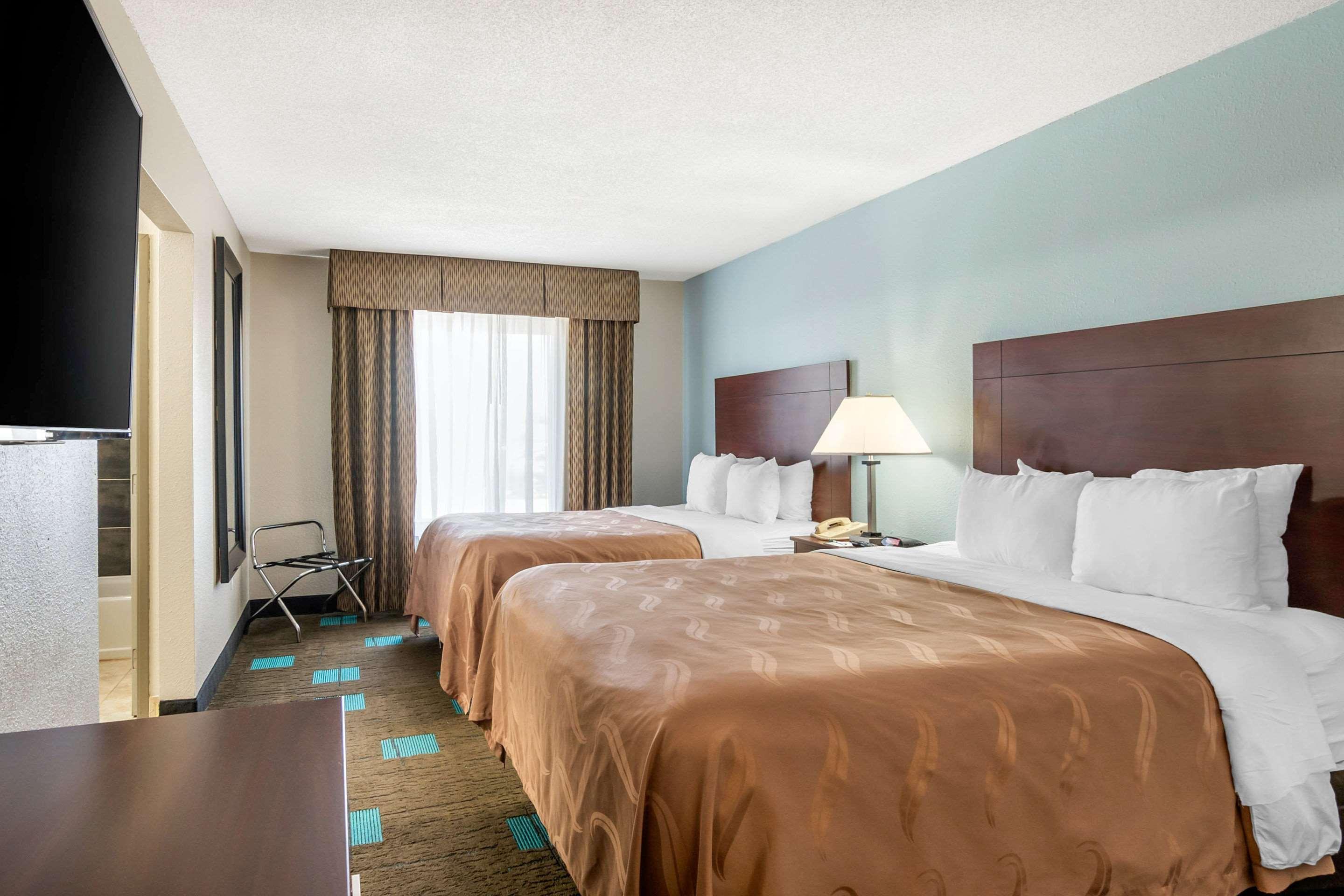 Quality Suites Kansas City International Airport Exterior foto