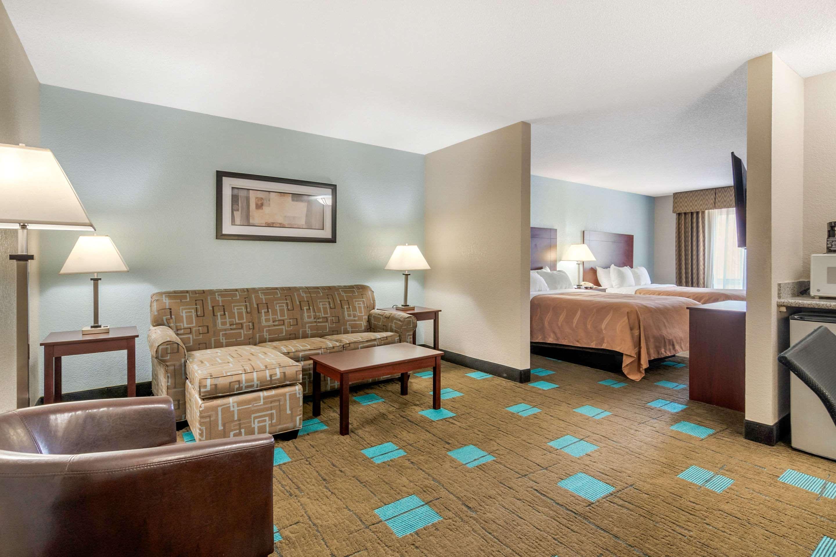 Quality Suites Kansas City International Airport Exterior foto