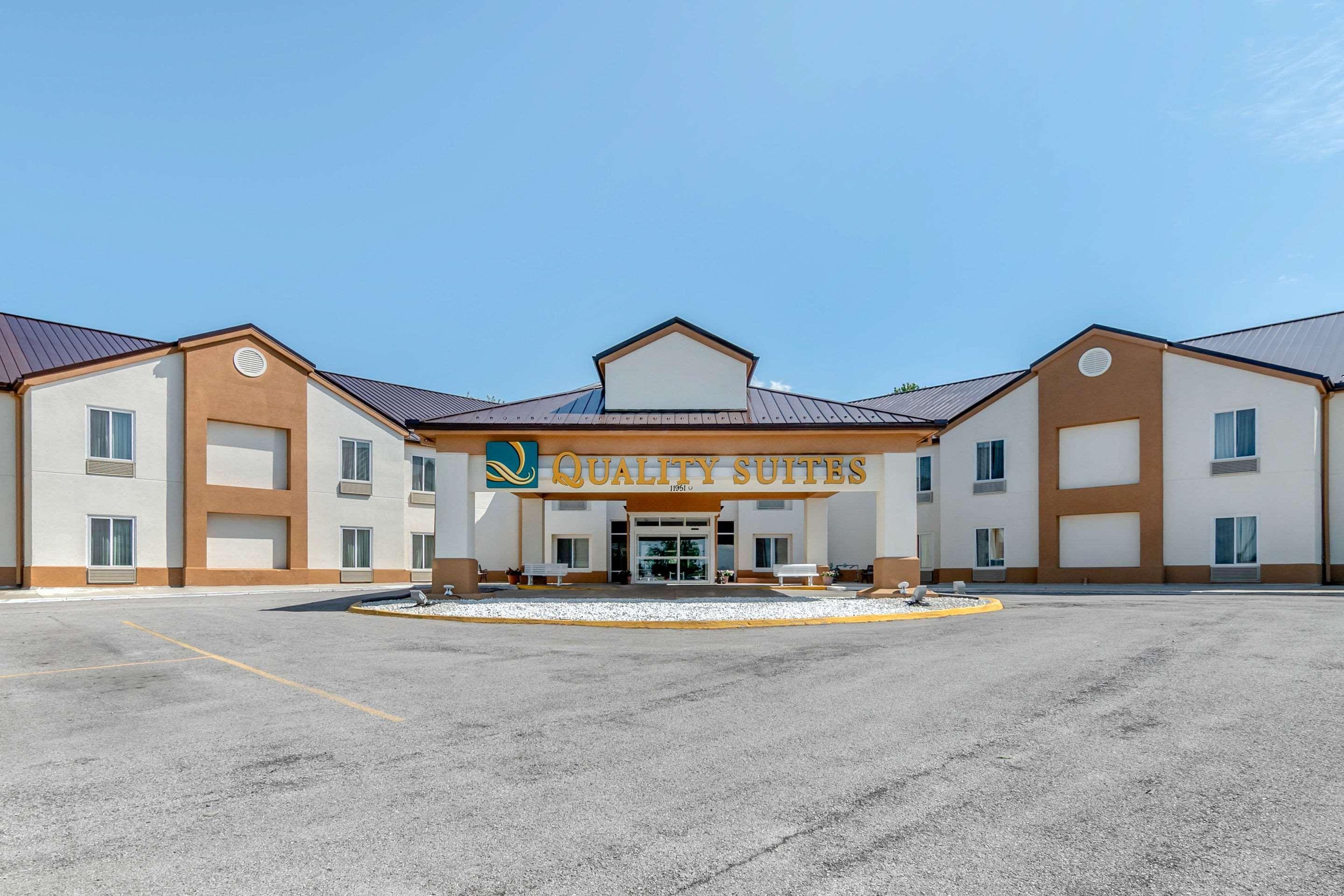 Quality Suites Kansas City International Airport Exterior foto