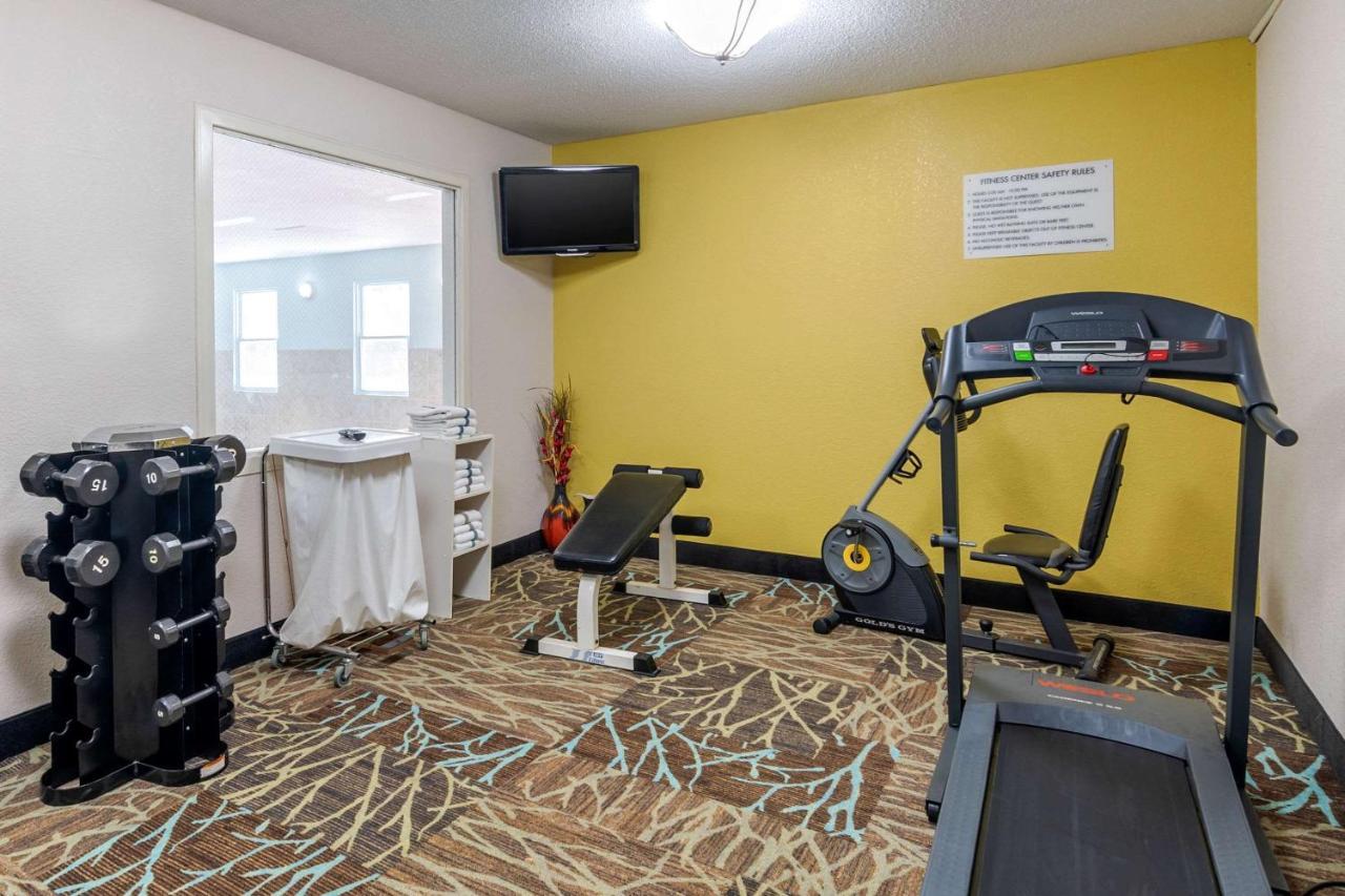 Quality Suites Kansas City International Airport Exterior foto
